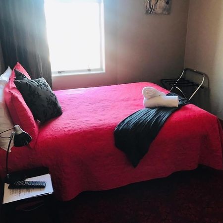 Otautau Hotel Экстерьер фото