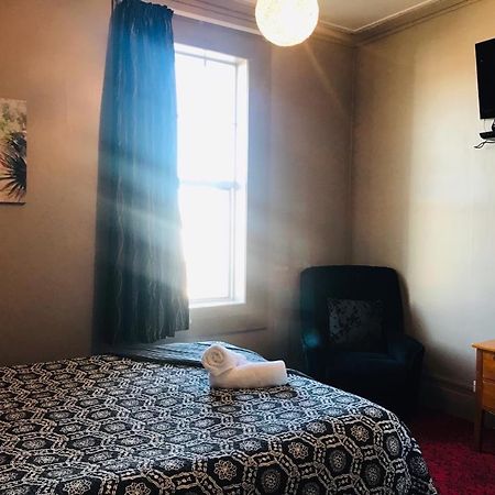 Otautau Hotel Экстерьер фото
