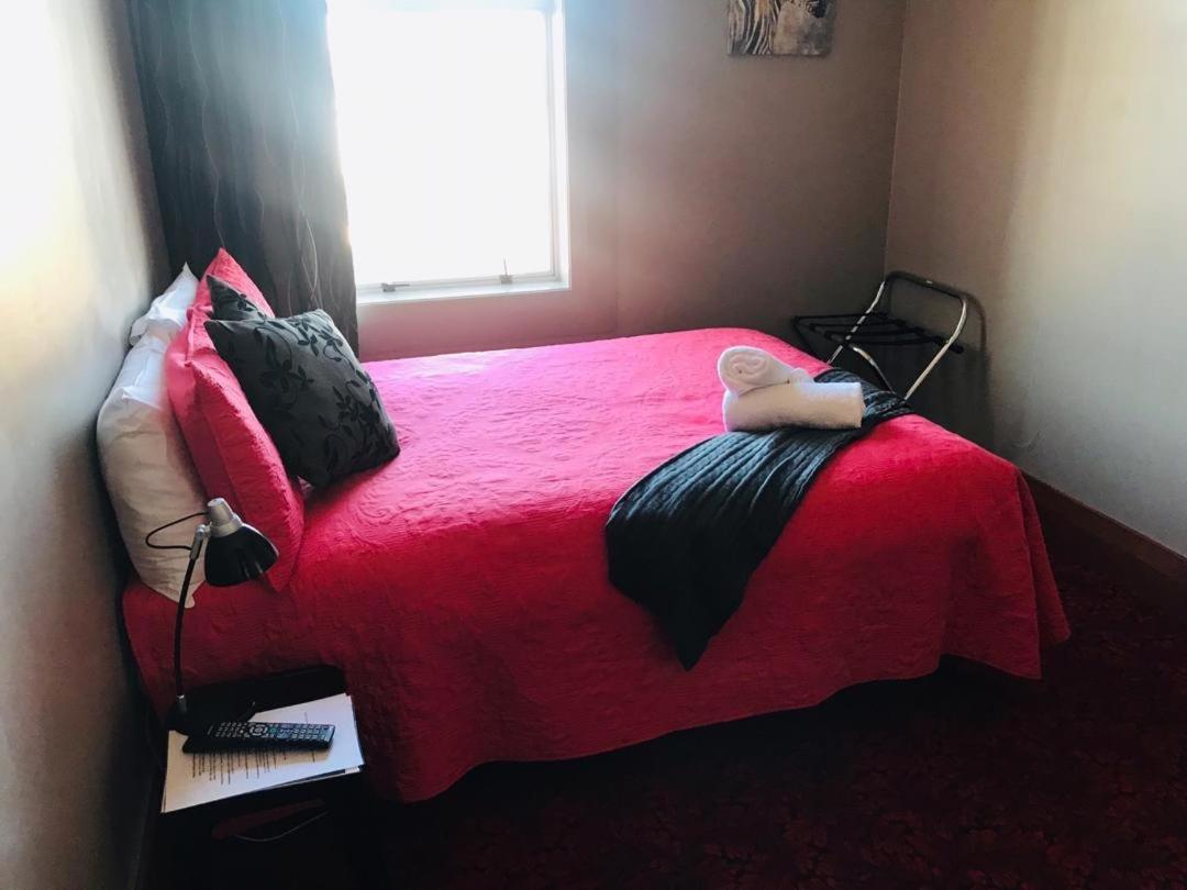 Otautau Hotel Экстерьер фото