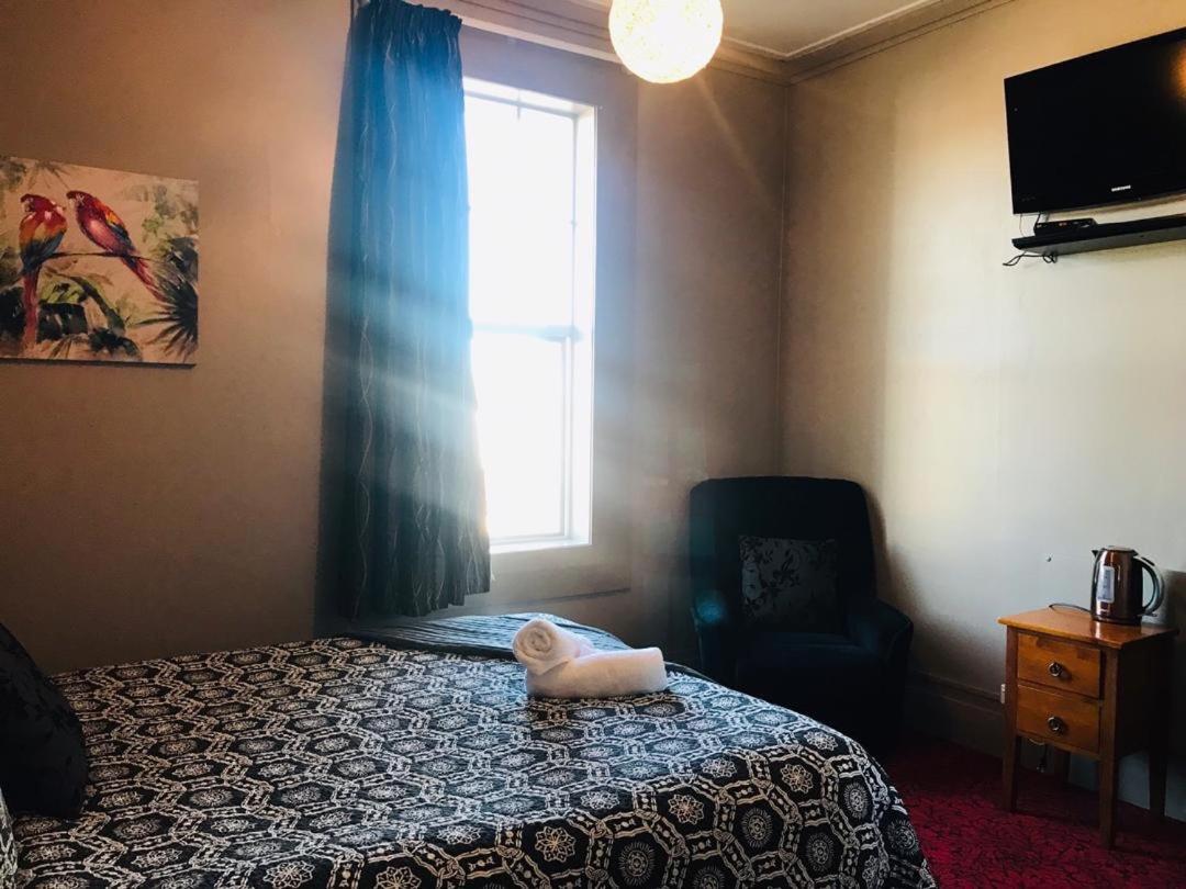 Otautau Hotel Экстерьер фото