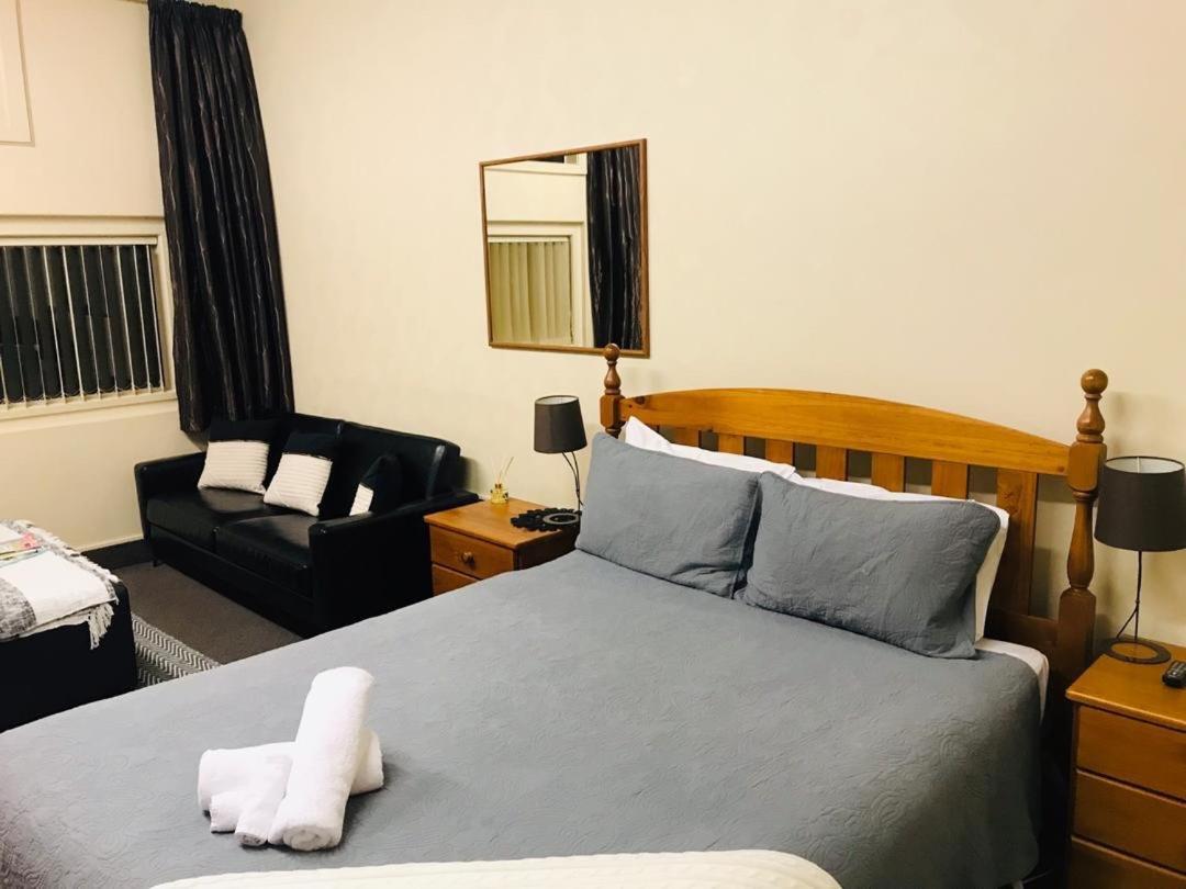 Otautau Hotel Экстерьер фото