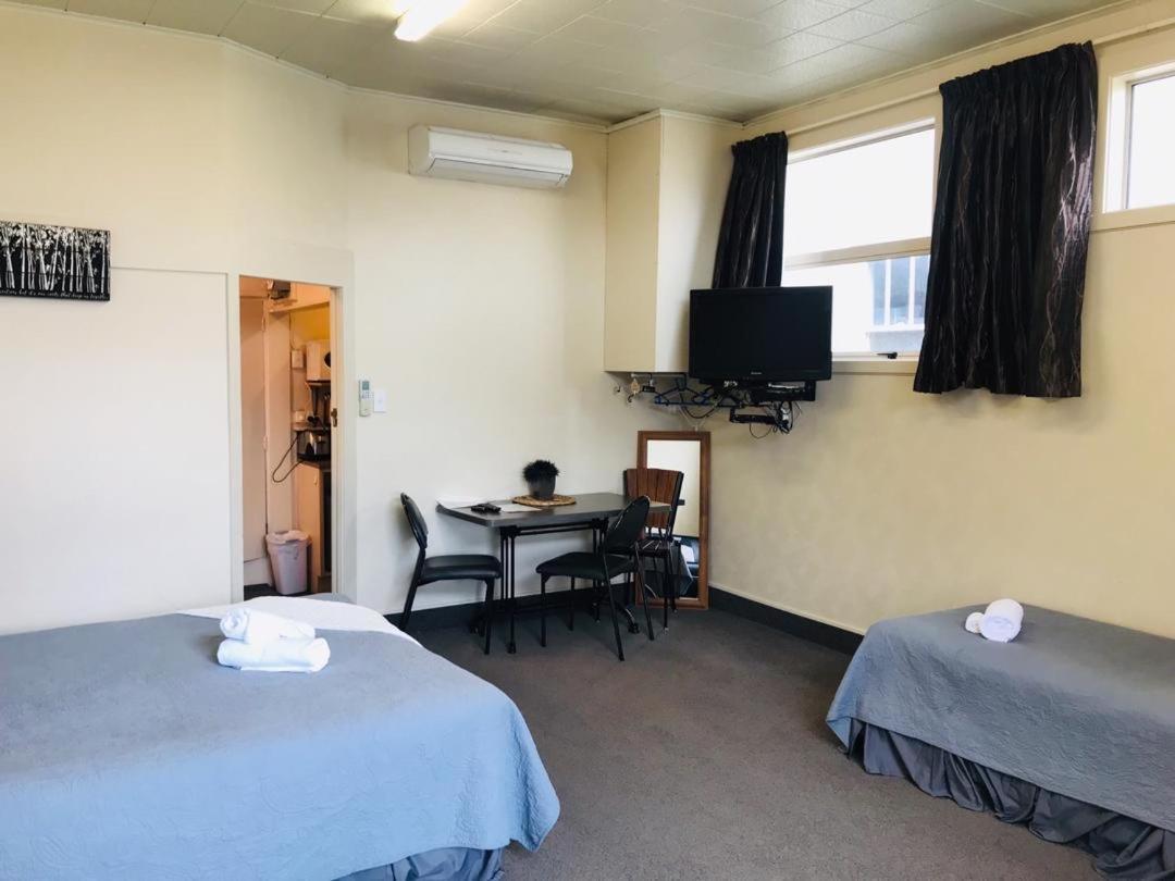 Otautau Hotel Экстерьер фото