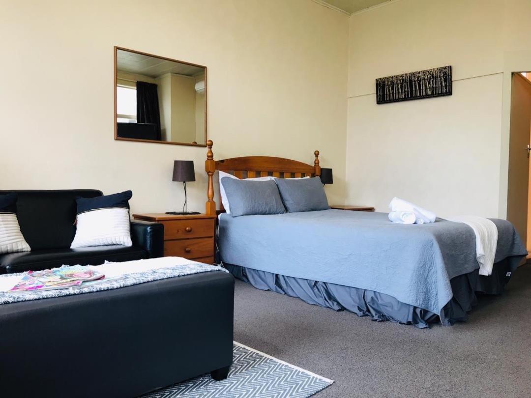 Otautau Hotel Экстерьер фото
